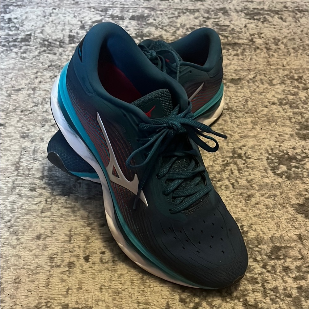 Mizuno Teal and White Athletic Shoes
